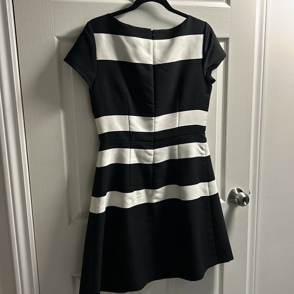 A-line, colour block dress - Picture 2 of 5